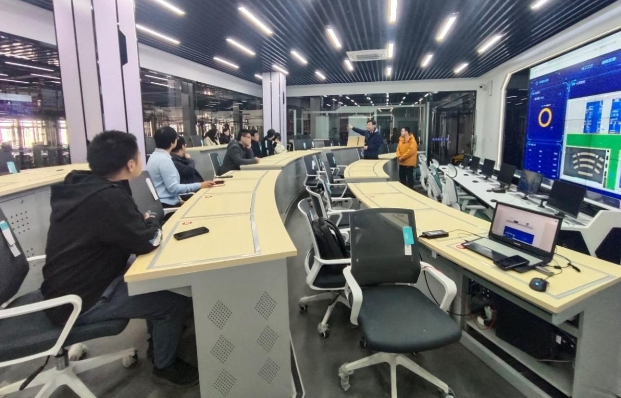 d339f77367f8479dbb788356c0cae9ed.jpg 通信座谈会2.jpg