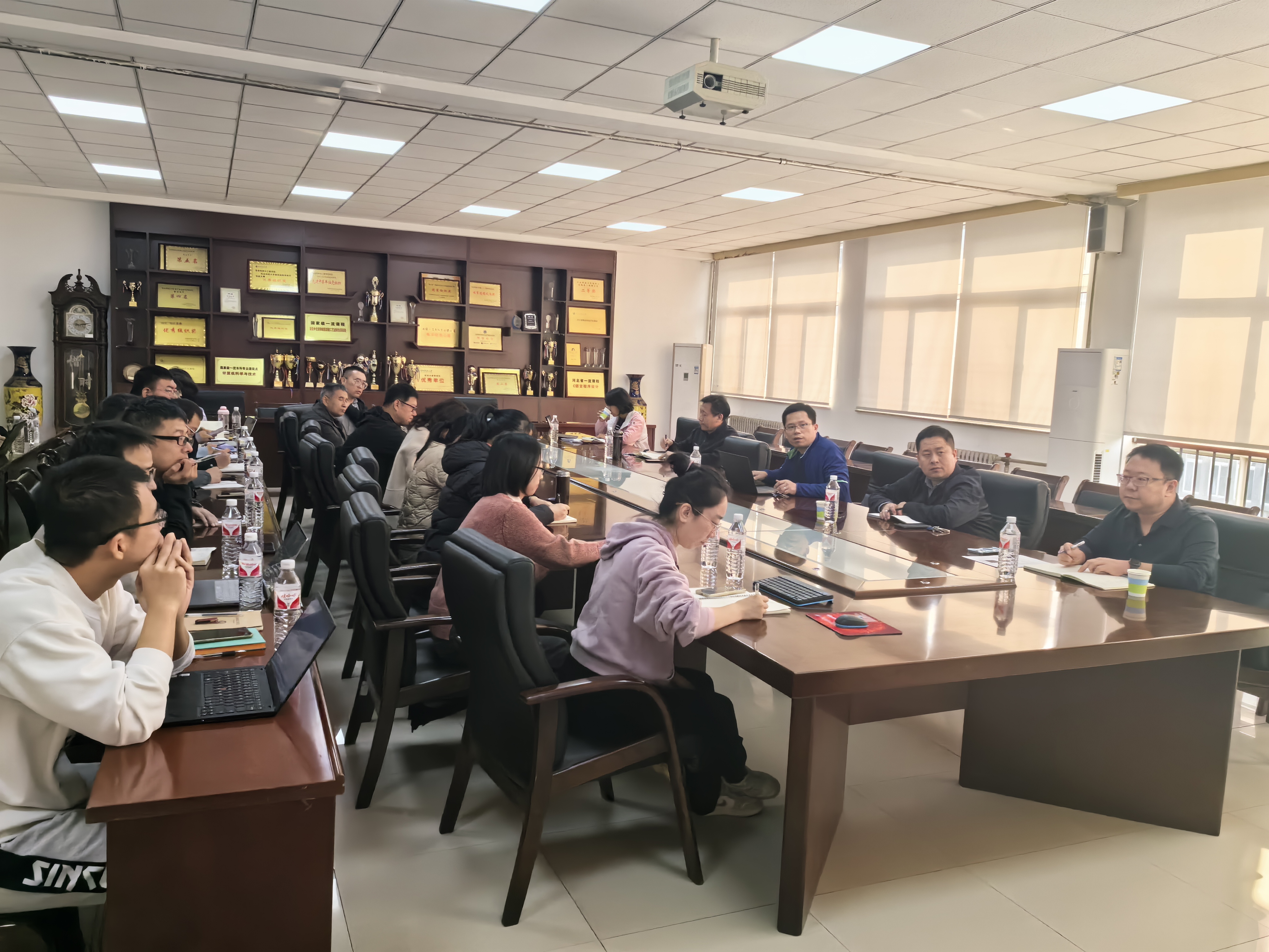 基金项目申报工作推进会2.jpg