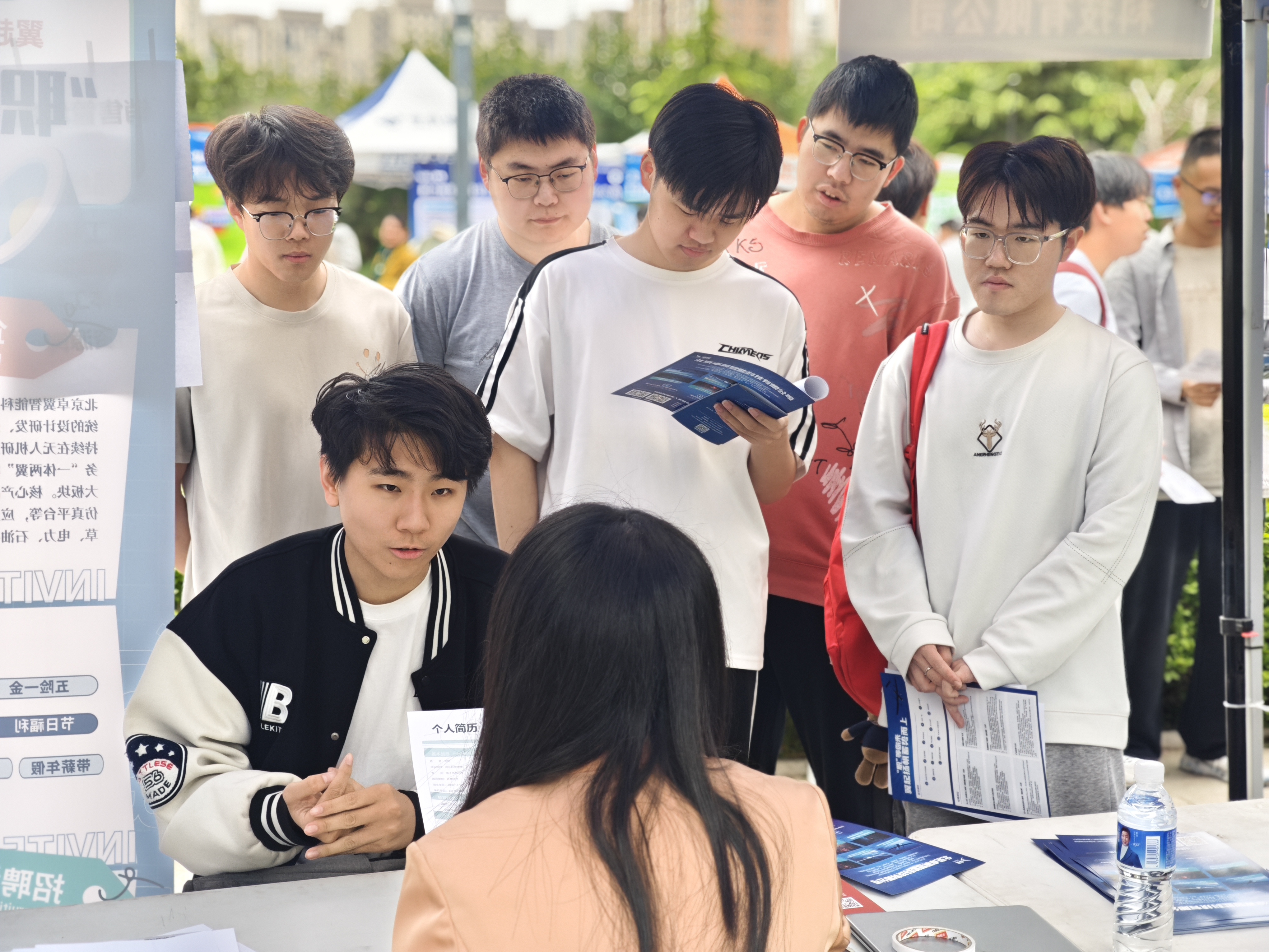 招聘会2.jpg